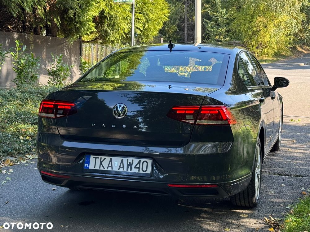 Volkswagen Passat - 11