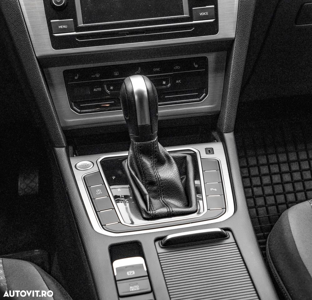 Volkswagen Passat 2.0 TDI DSG Comfortline - 19