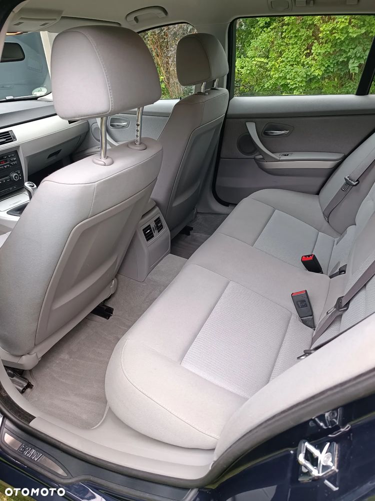 BMW Seria 3 318i - 4
