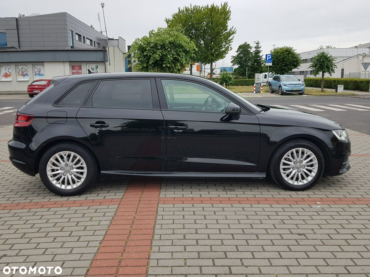 Audi A3 1.6 TDI Sportback ultra Attraction - 4