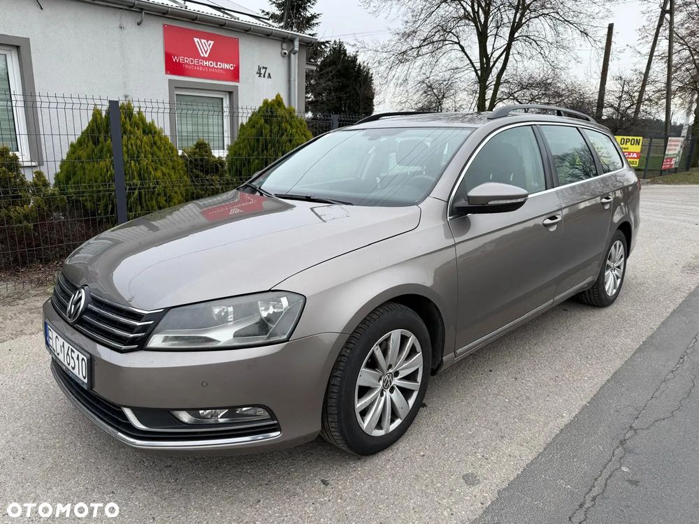 Volkswagen Passat - 1