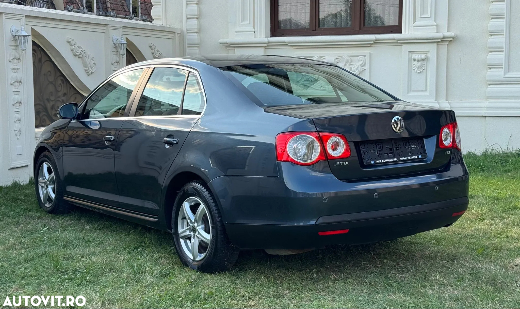 Volkswagen Jetta - 4