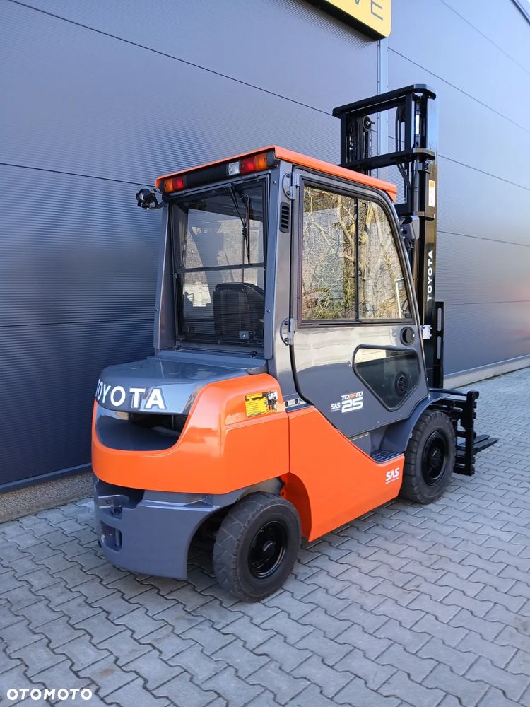 Toyota 02-8FDF25 - 6