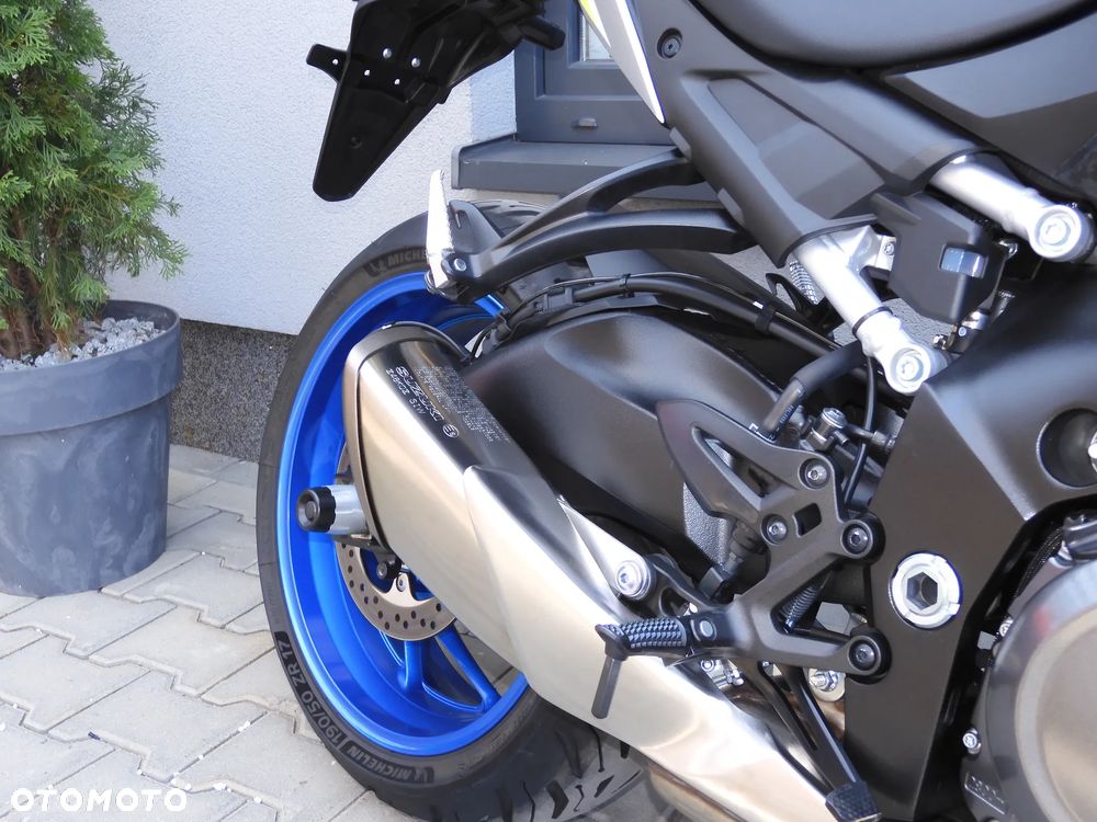 Suzuki GSX - 15