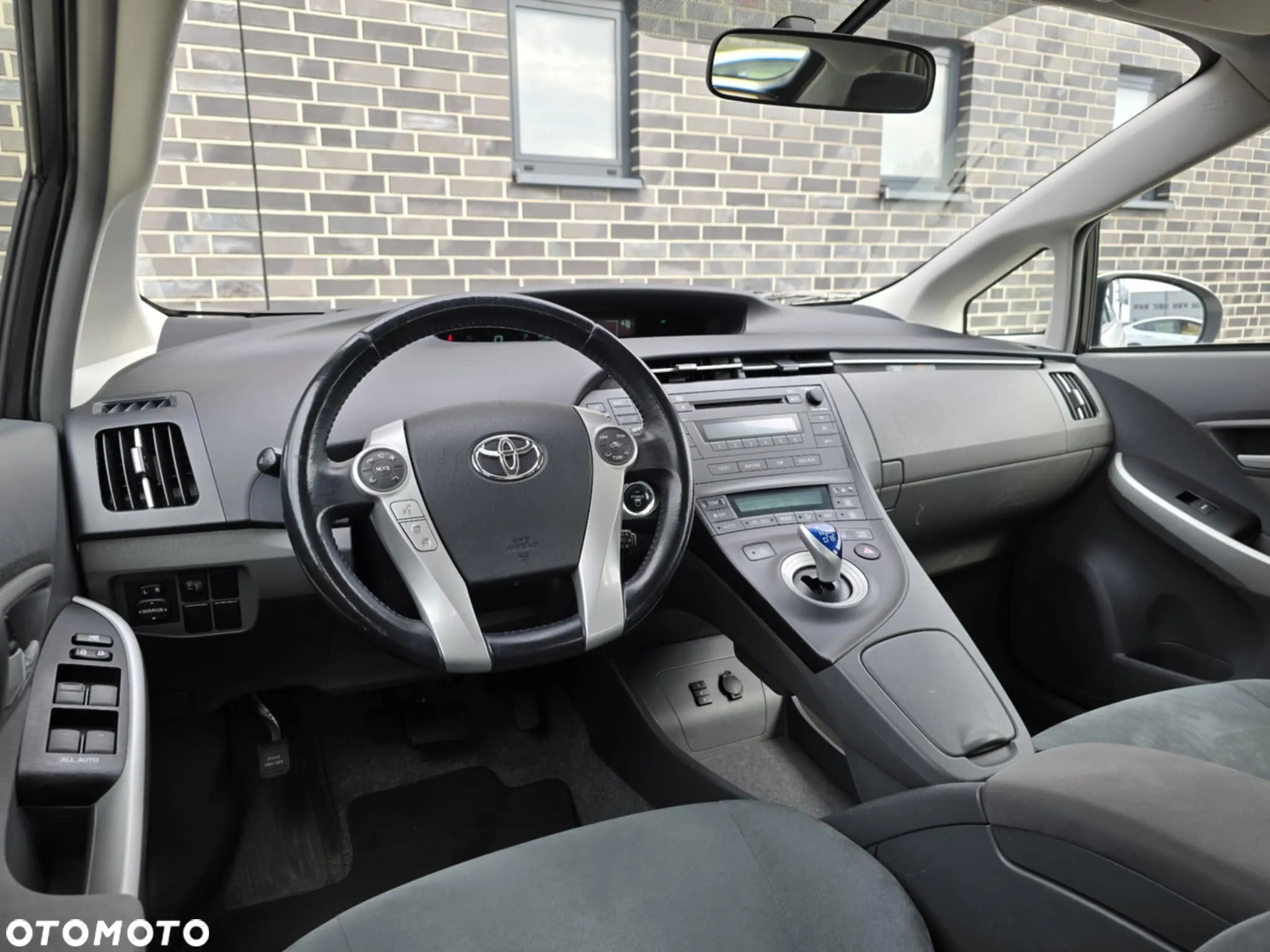 Toyota Prius (Hybrid) Executive - 30