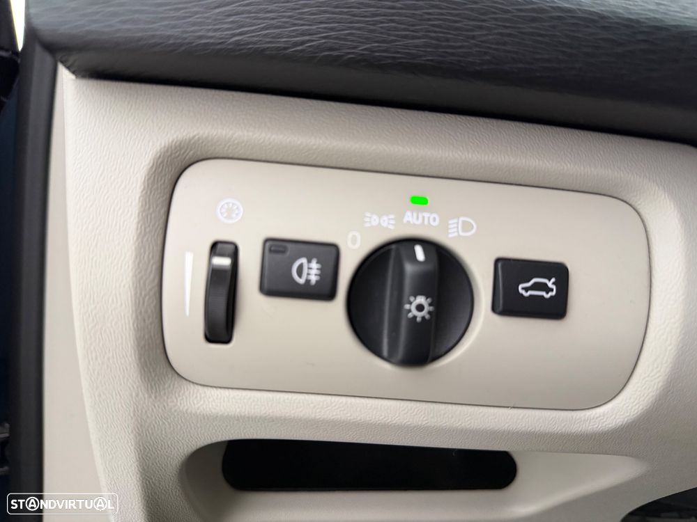 Volvo V40 2.0 D2 Momentum Geartronic - 28