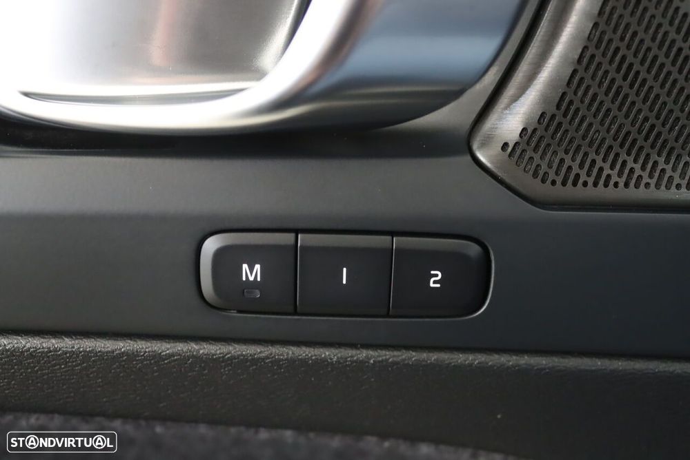 Volvo C40 Recharge 82 kWh Twin Motor Plus - 17