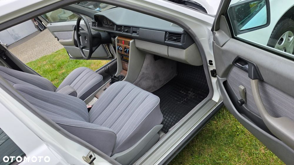 Mercedes-Benz W124 (1984-1993) - 33
