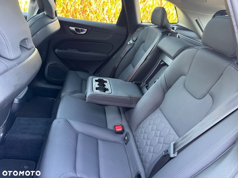 Volvo XC 60 B5 B AWD Plus Dark - 37