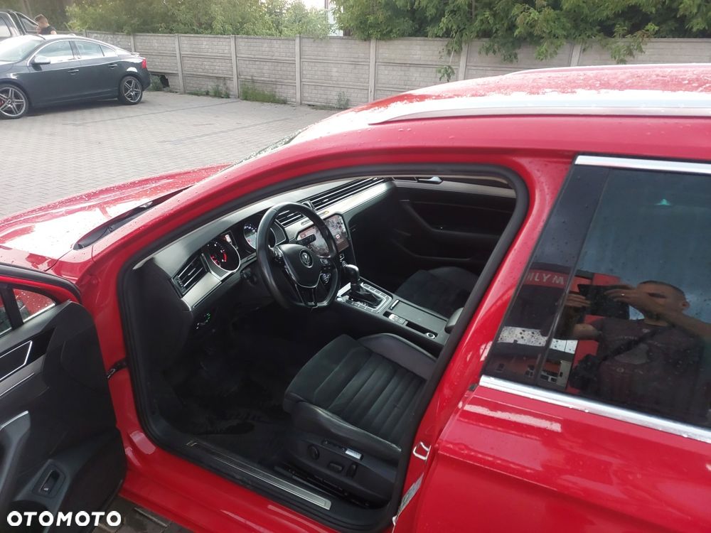 Volkswagen Passat - 1