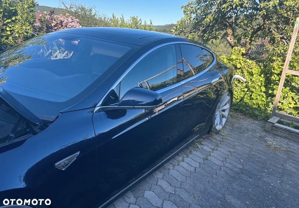 Tesla Model S Standard - 3