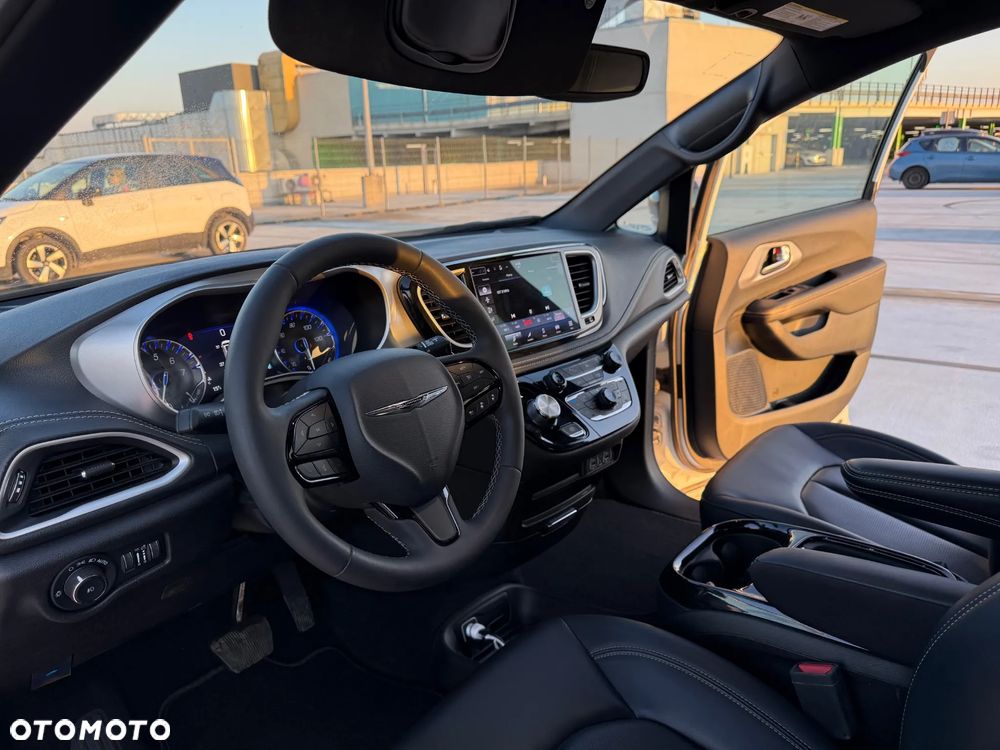 Chrysler Pacifica - 9