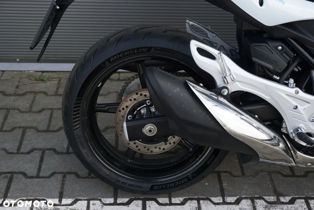 Suzuki Gladius - 9