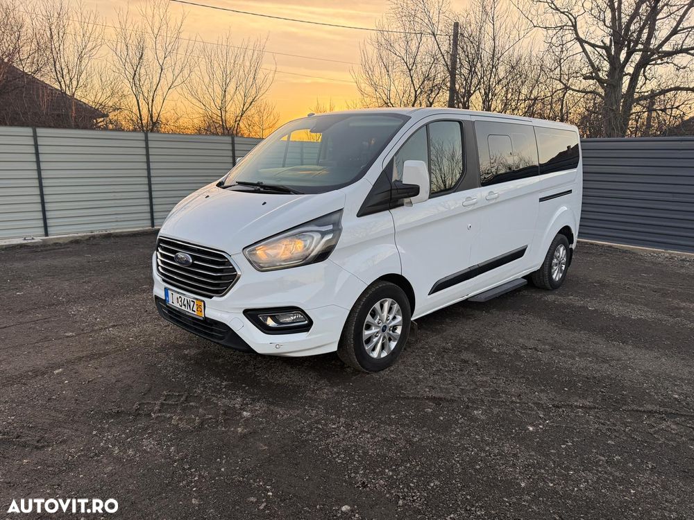 Ford Tourneo Custom - 1