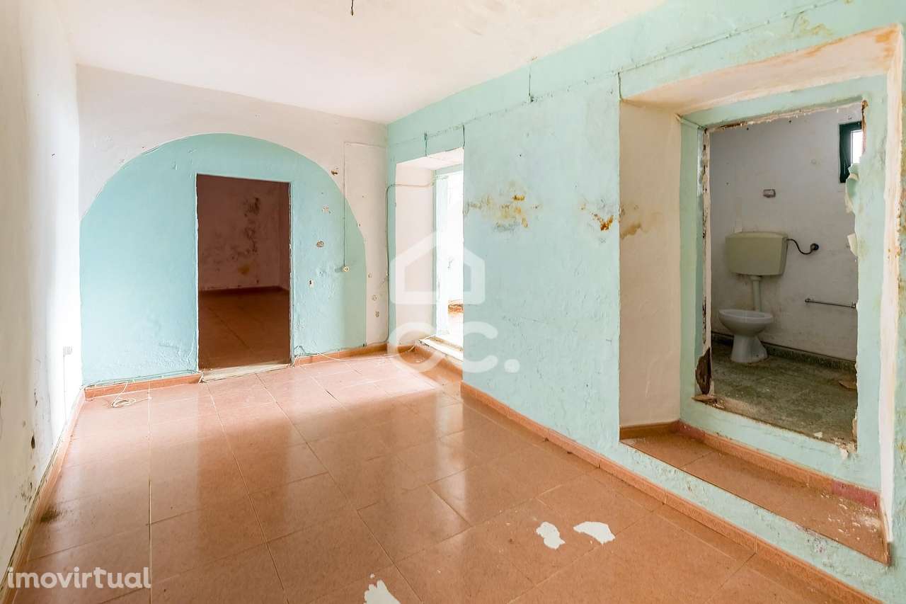 Apartamento T1 de Rés-do-Chão em Edifício Centenário Bifamiliar | Borb - Grande imagem: 3/21