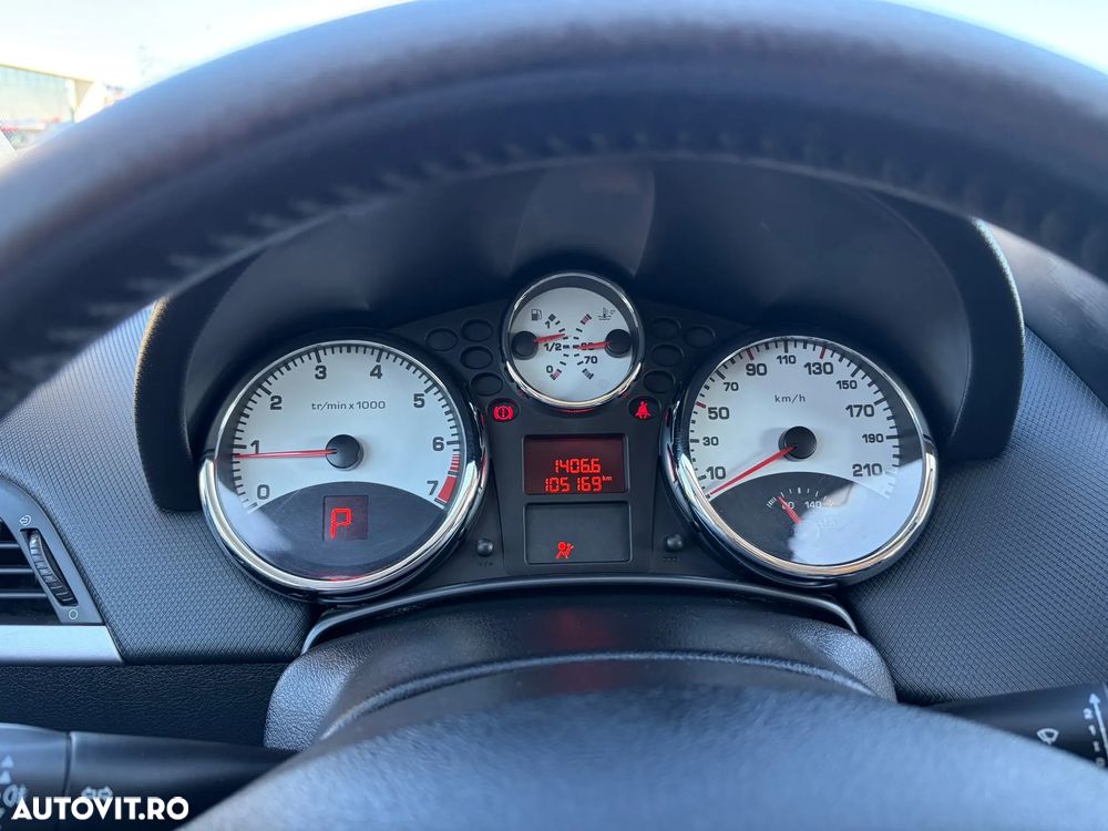 Peugeot 207 - 12