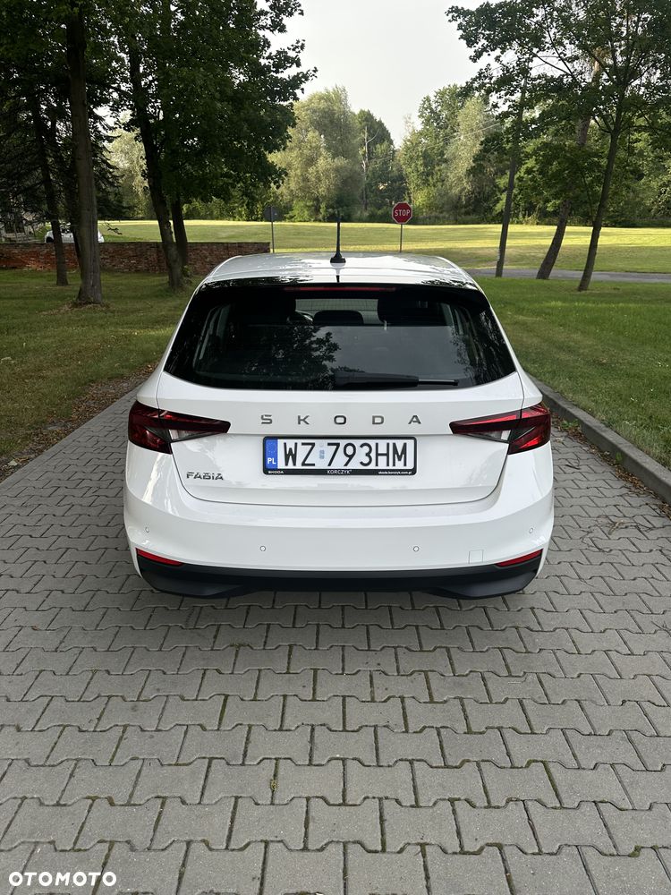 Skoda Fabia 1.0 Essence - 8