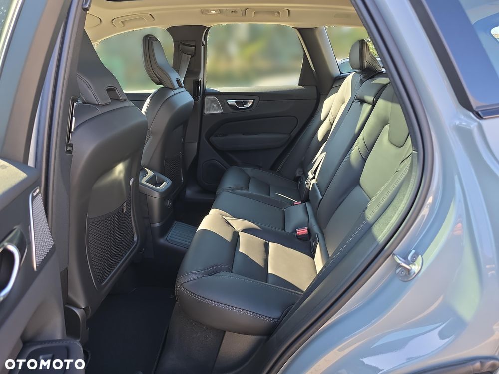 Volvo XC 60 T6 Plug-In Hybrid AWD Ultra Dark - 11