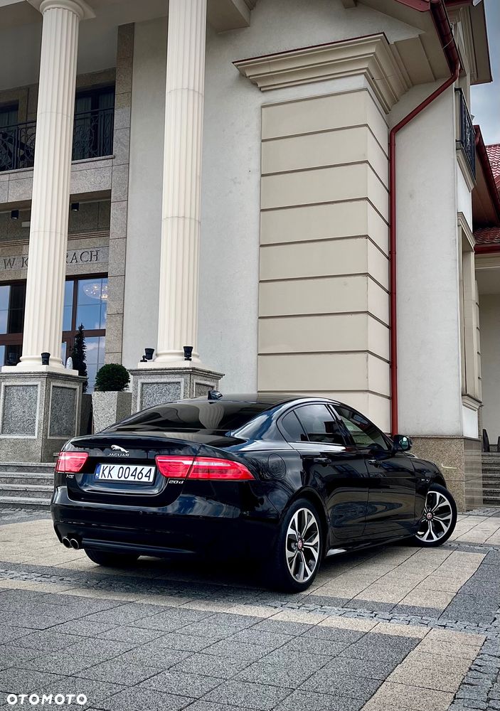 Jaguar XE 2.0 D R-Sport - 14