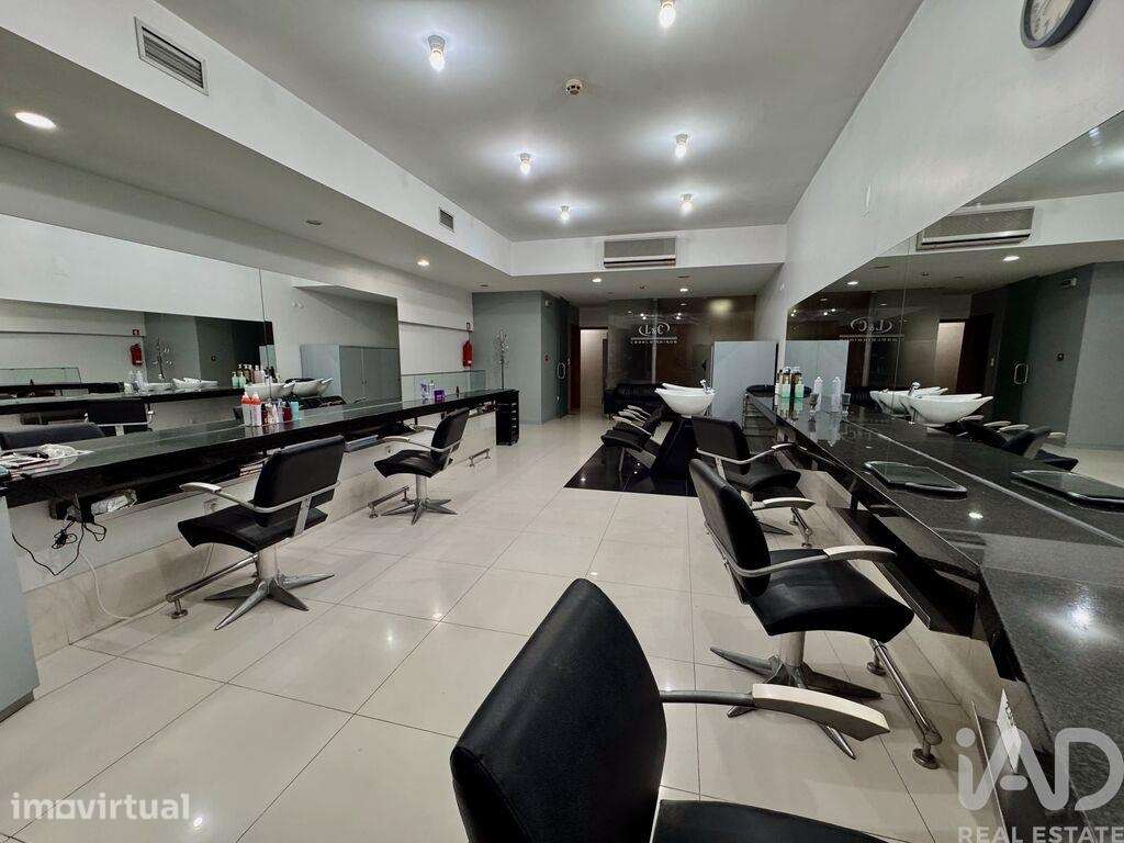 Loja / Estabelecimento Comercial em Mafamude e Vilar do Paraíso de 97, - Grande imagem: 4/21
