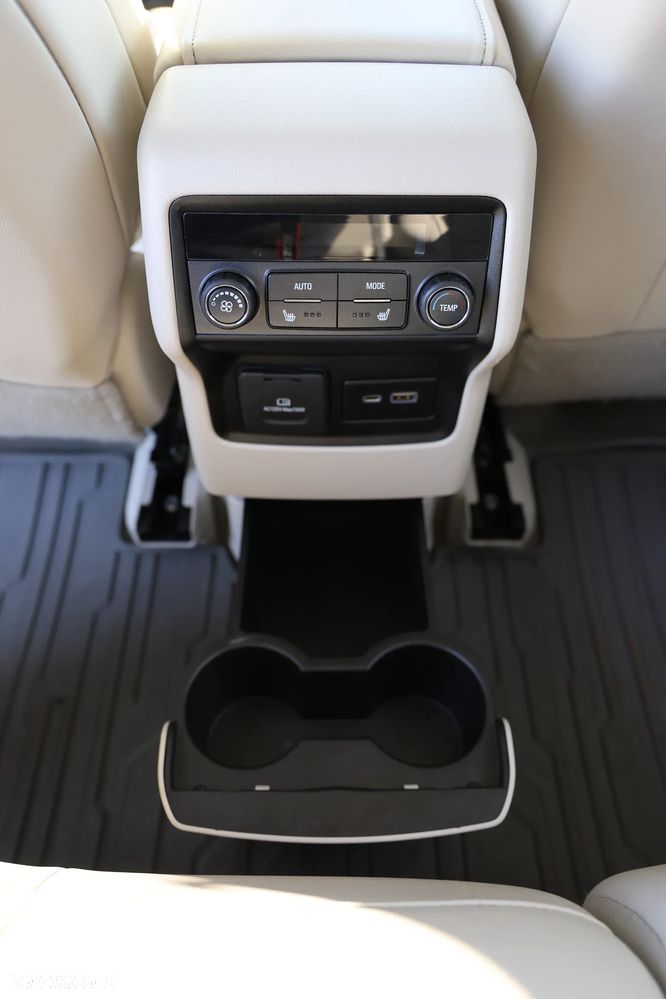 GMC Acadia - 26