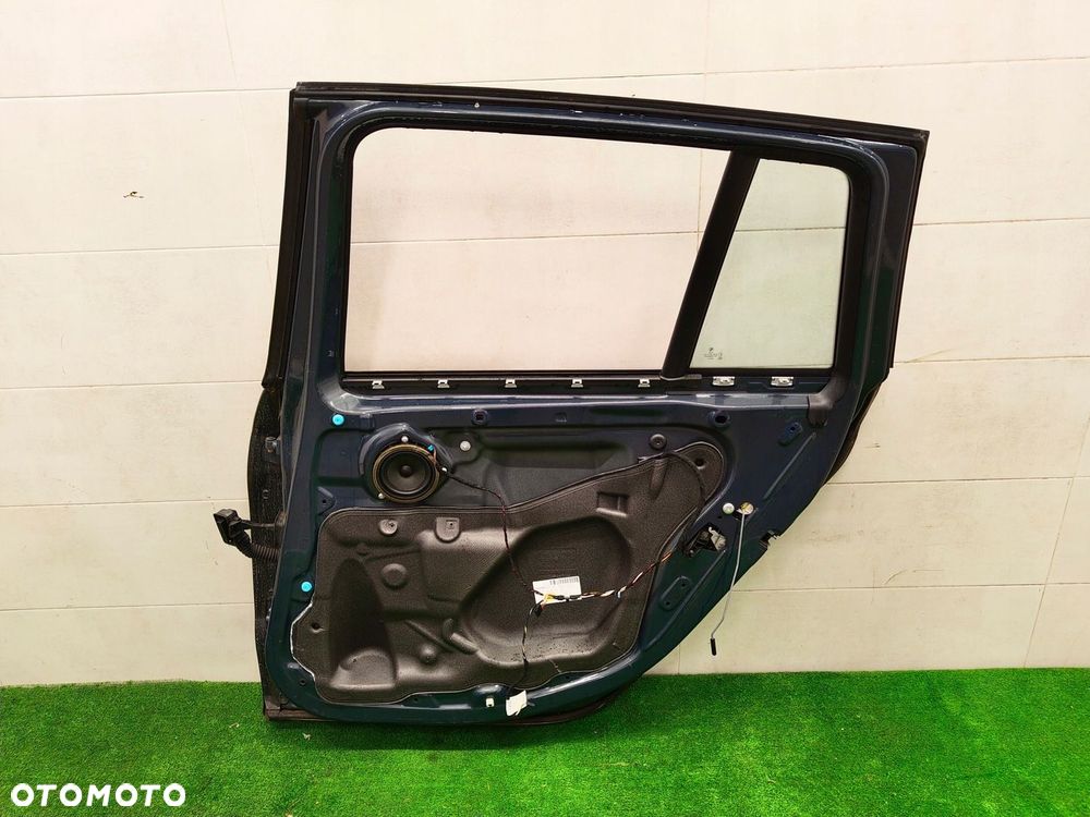 BMW 2 F46 DRZWI PRAWY TYŁ TYLNE C09 - 3