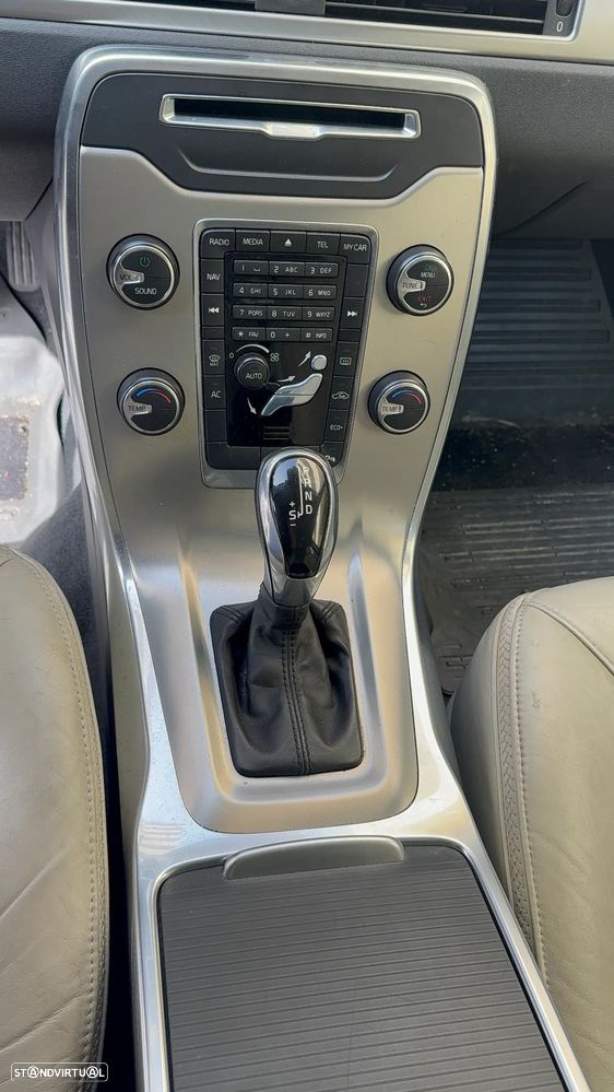 Volvo XC 70 2.0 D4 Summum Dynamic Geartronic - 3