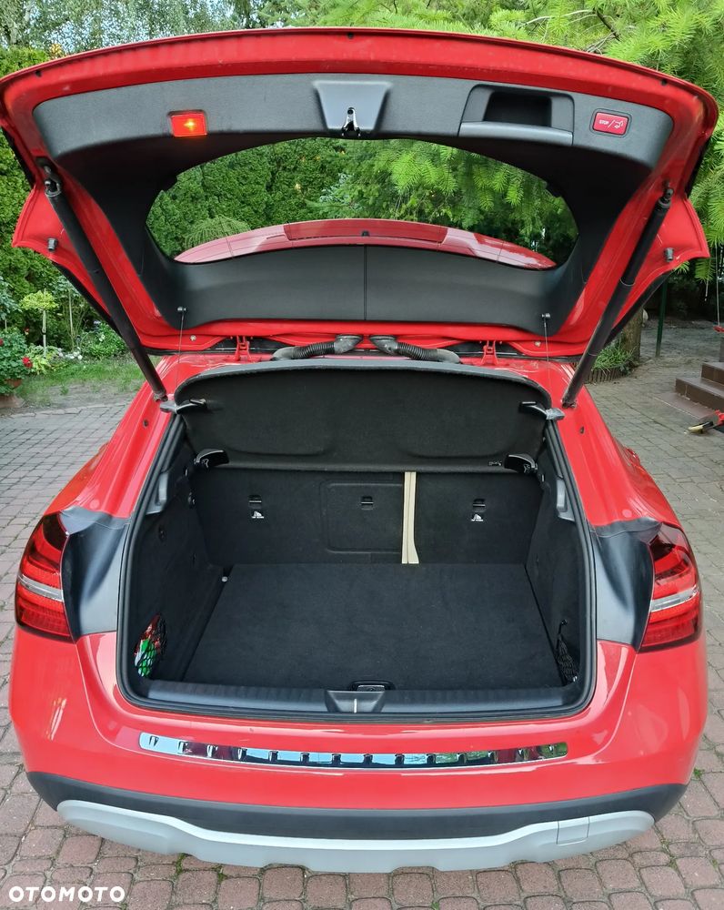 Mercedes-Benz GLA 180 7G-DCT Style - 7