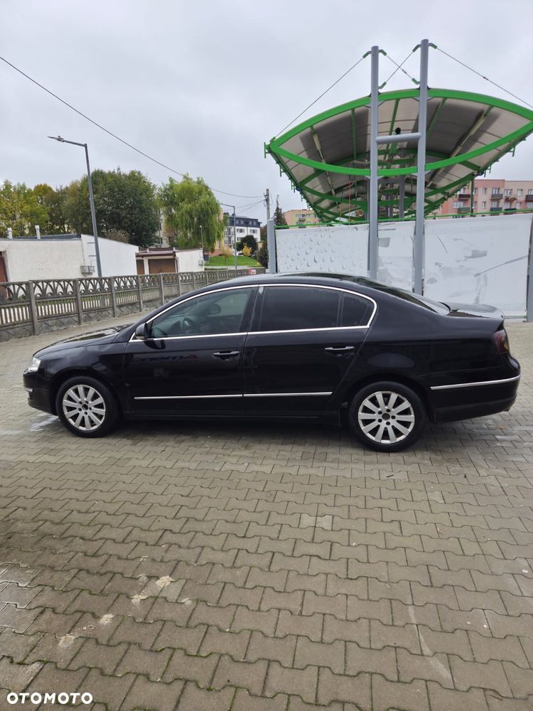 Volkswagen Passat 2.0 TDI DPF Comfortline - 23