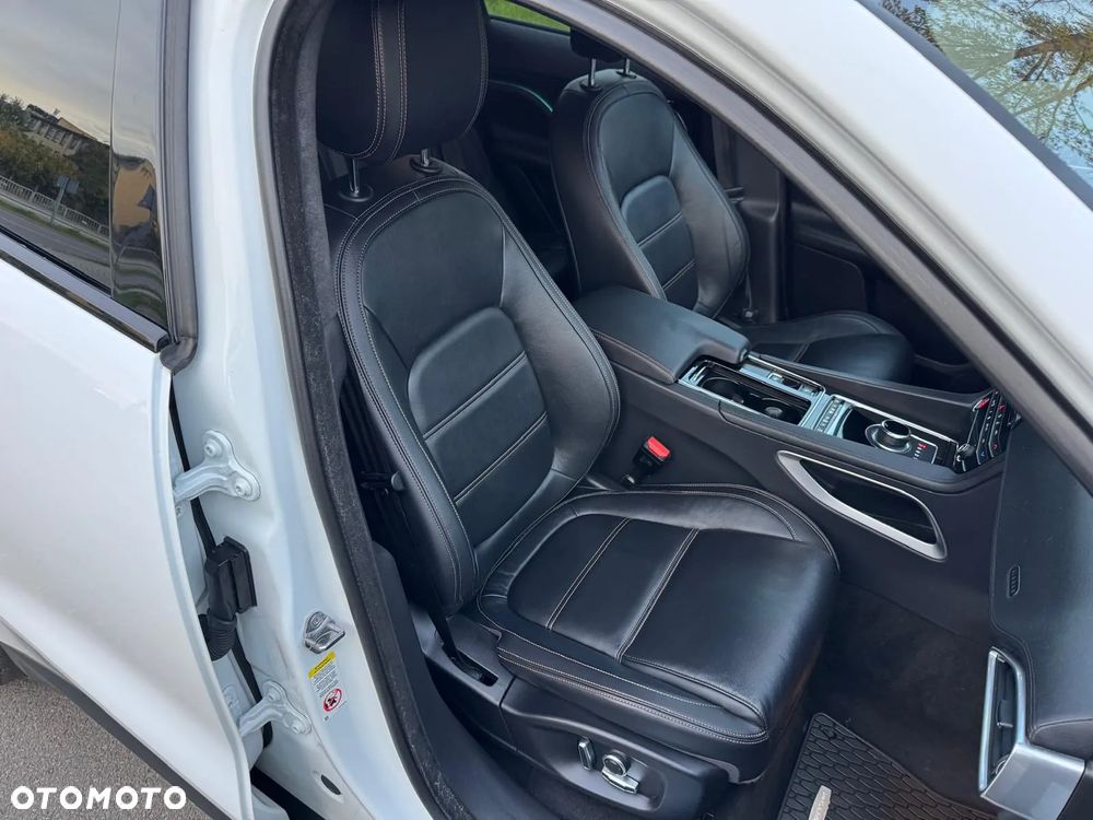 Jaguar F-Pace 30t AWD Prestige - 17