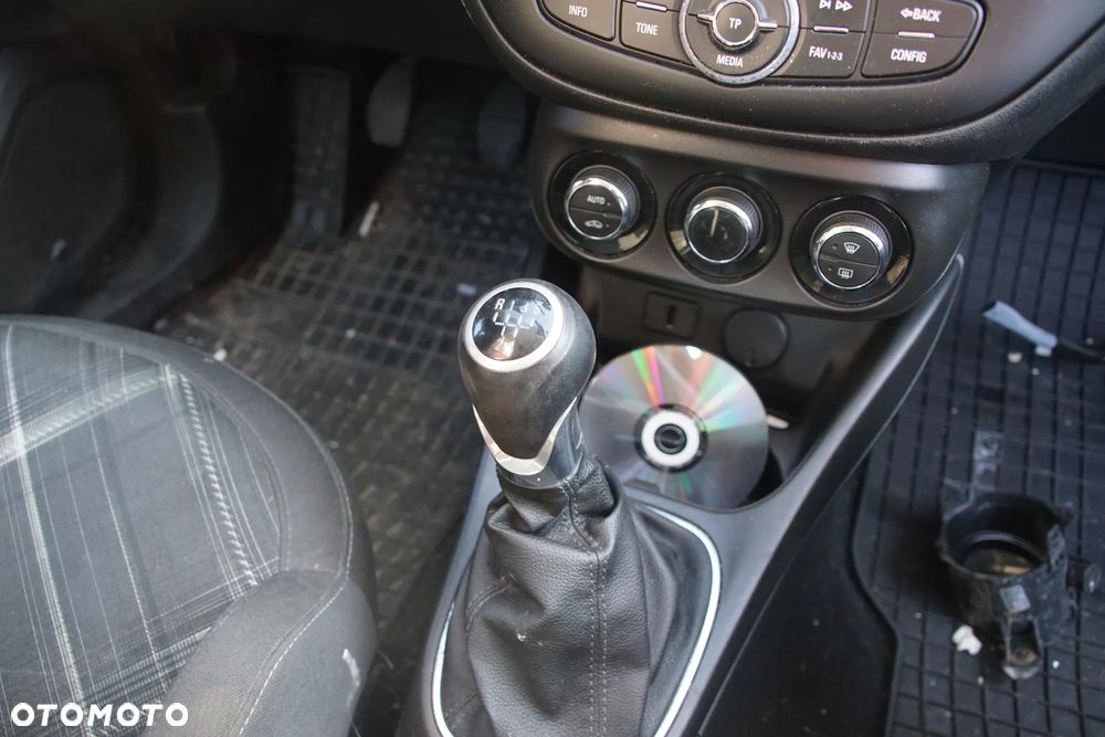 Auto na części - Opel Corsa E 1.4 Twinport 90 KM B14XEL F17 Z22V 2018R Silnik Skrzynia Drzwi Błotnik Zderzak Klapa Lampa Lusterko Klamka Szyba Deska Kokpit Sterownik Moduł Czujnik Licznik Panel Kierownica - 14