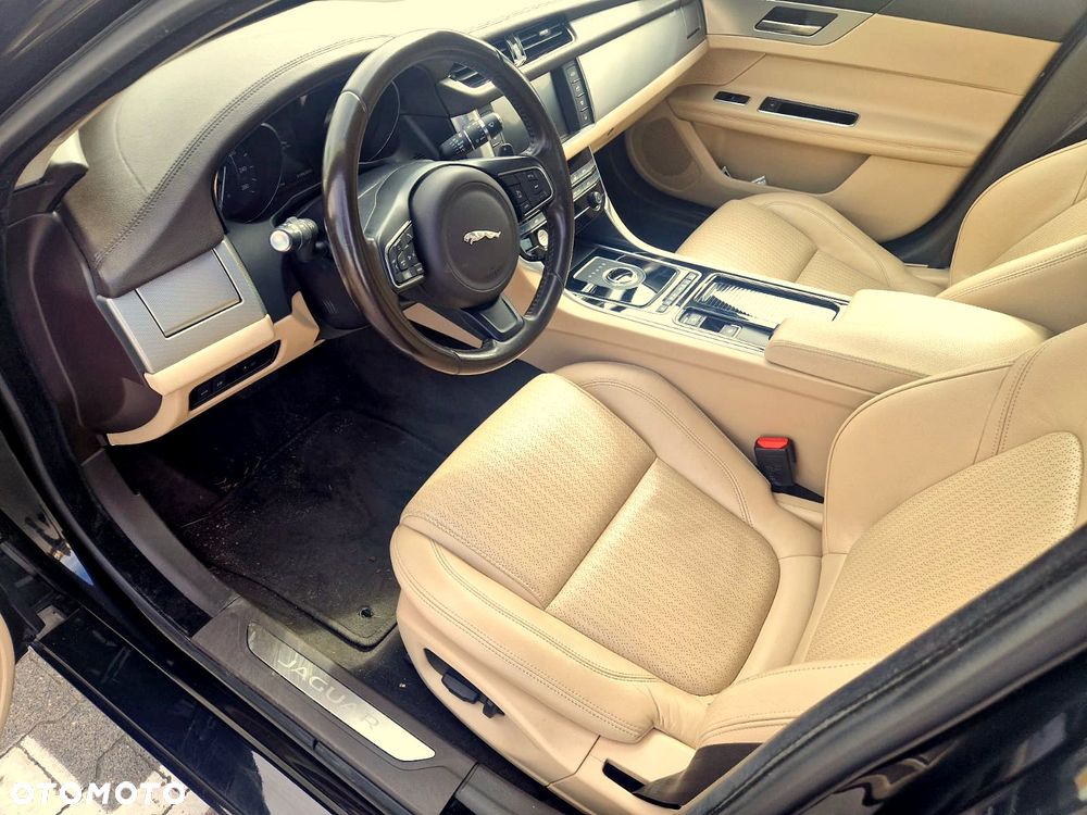 Jaguar XF 3.0 TDV6 Portfolio - 16