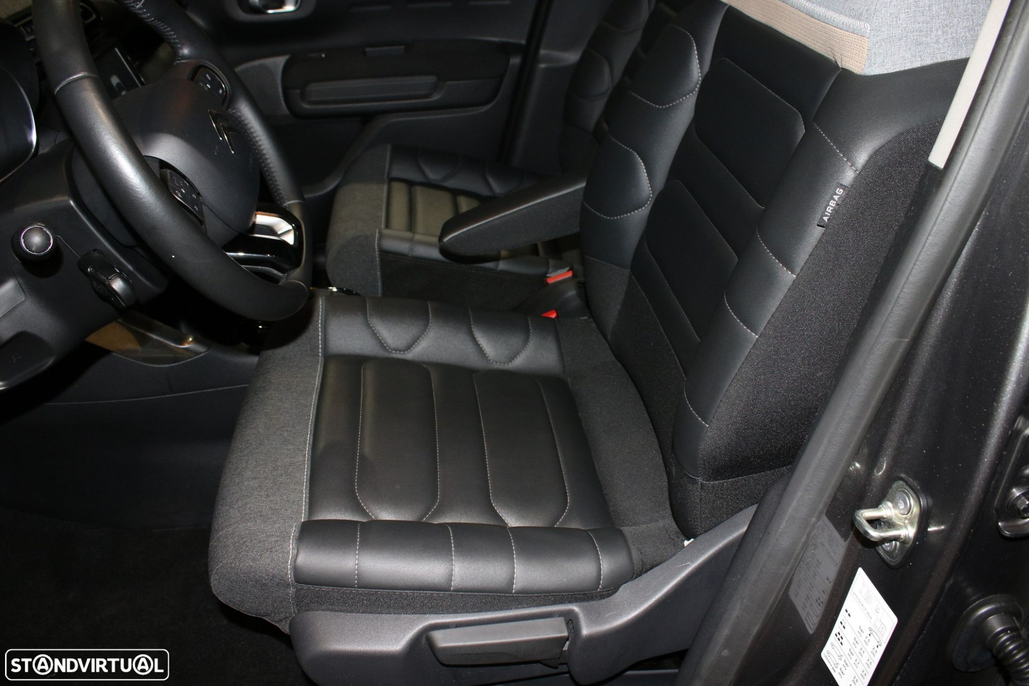 Citroën C3 Aircross 1.2 PureTech Shine Pack EAT6 - 19