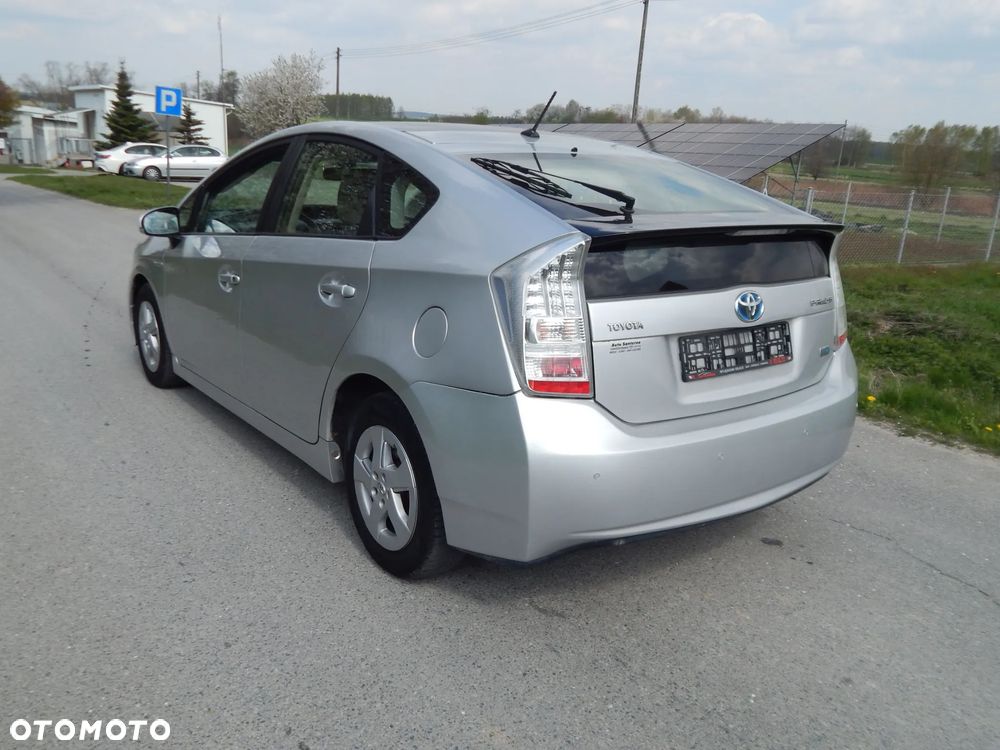 Toyota Prius (Hybrid) - 8