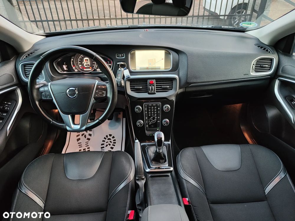 Volvo V40 D3 Momentum - 8
