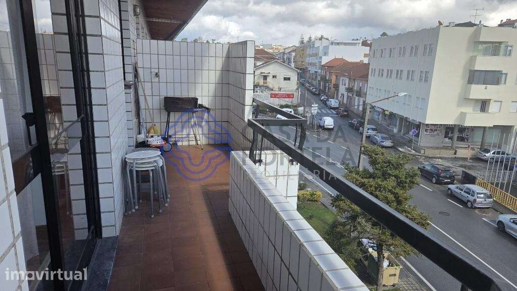 Apartamento T2 com garagem, jardim privativo e excelente localização - Grande imagem: 3/20