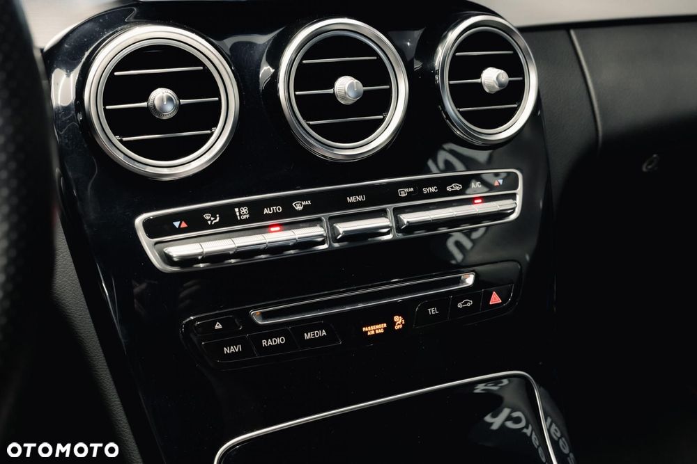 Mercedes-Benz Klasa C AMG 43 4-Matic - 23