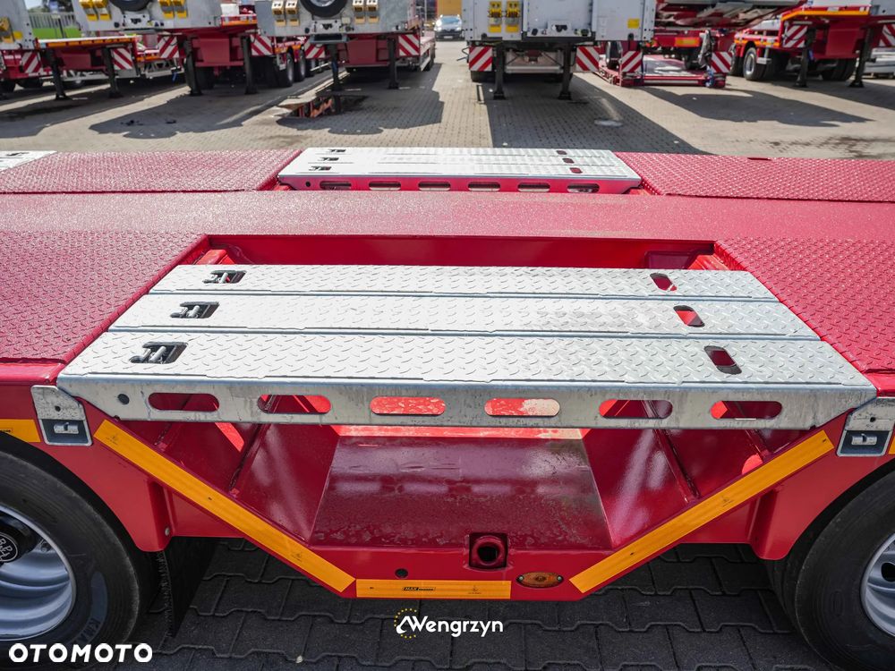 MAX Trailer 3 osiowe semi pod ciągnik lowdeck - 28