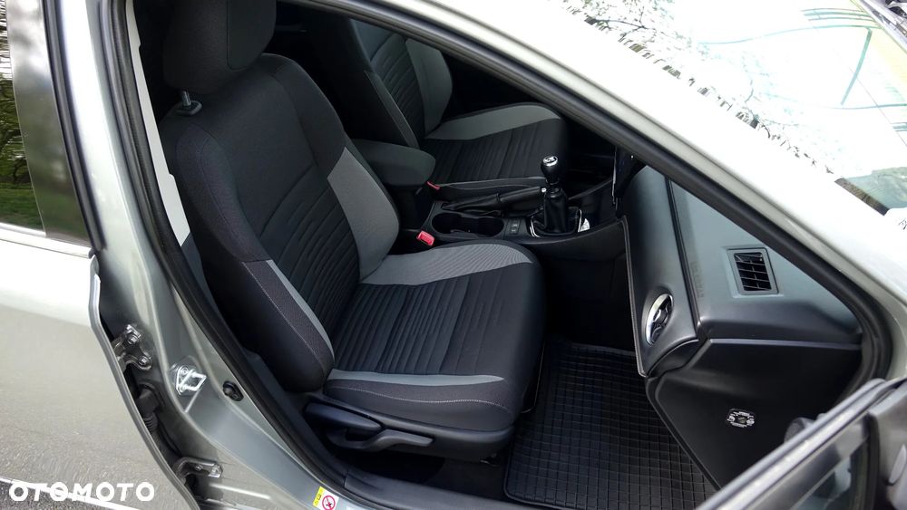 Toyota Auris - 13