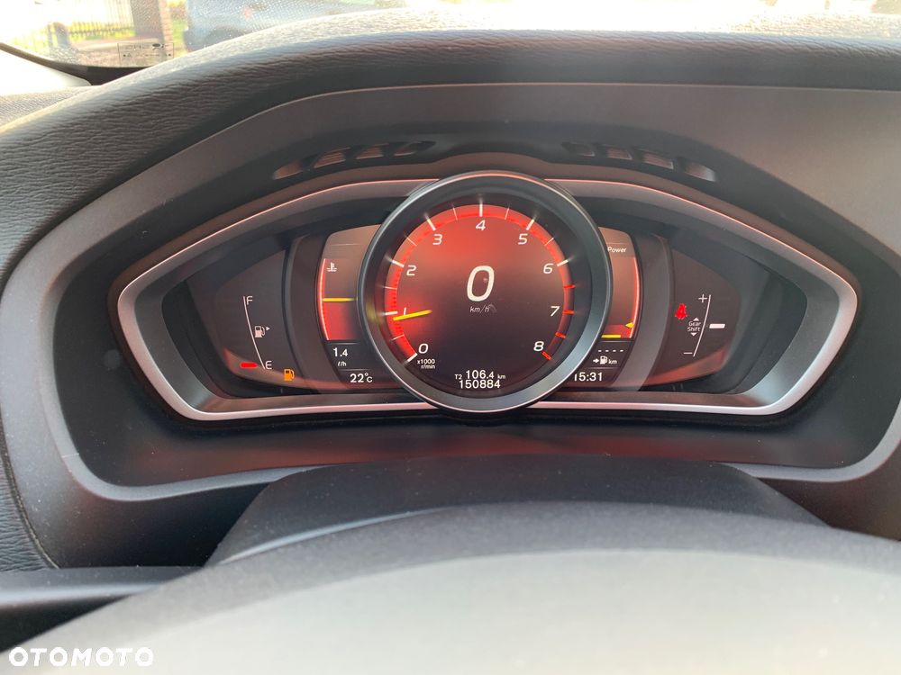 Volvo V40 T2 Momentum - 22
