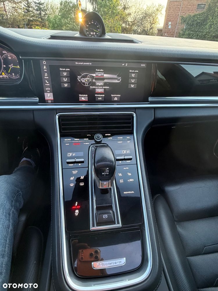 Porsche Panamera 4 E-Hybrid Executive - 11