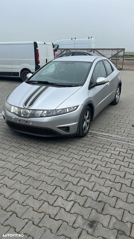 Dezmembram Honda Civic hatchback 2.2 diesel din 2008 - 2