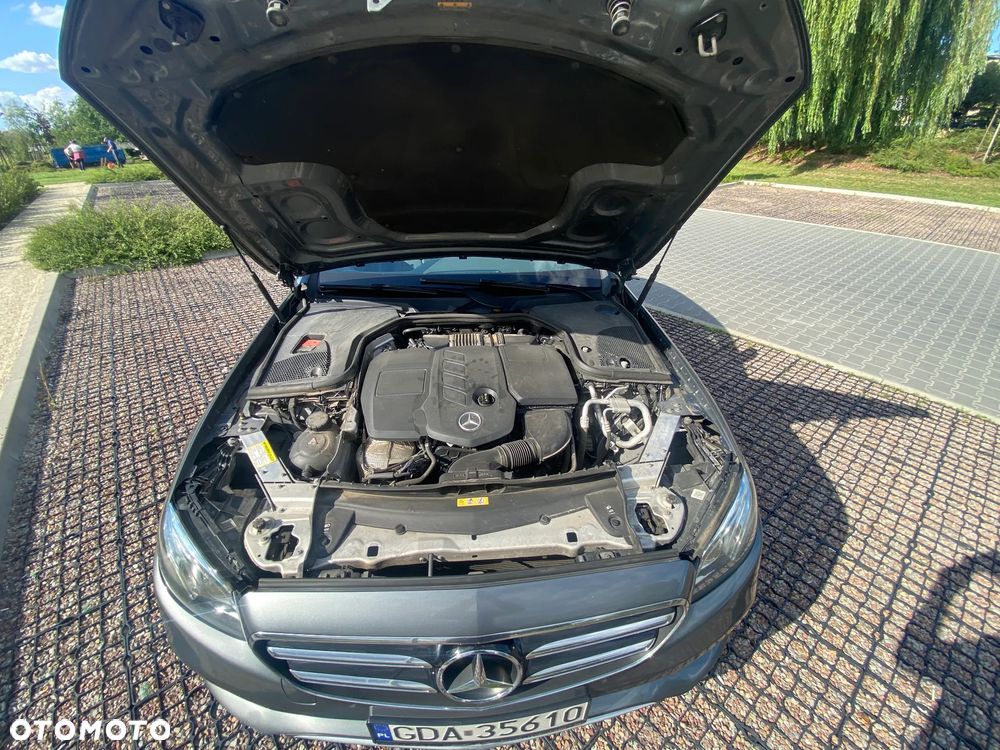 Mercedes-Benz Klasa E 220 d 4-Matic 9G-TRONIC - 25