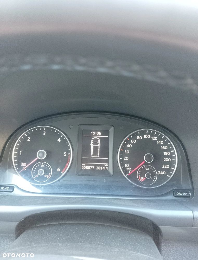 Volkswagen Touran - 19