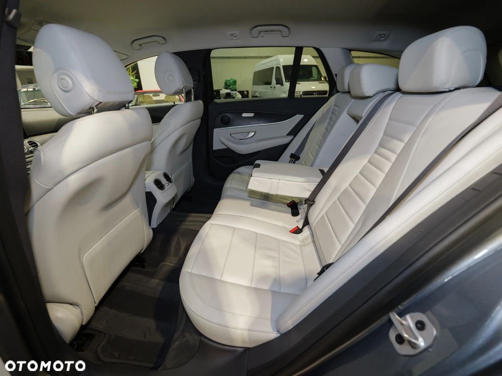 Mercedes-Benz Klasa E 300 de Avantgarde - 20