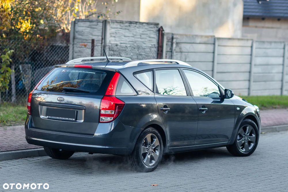 Kia Ceed - 13