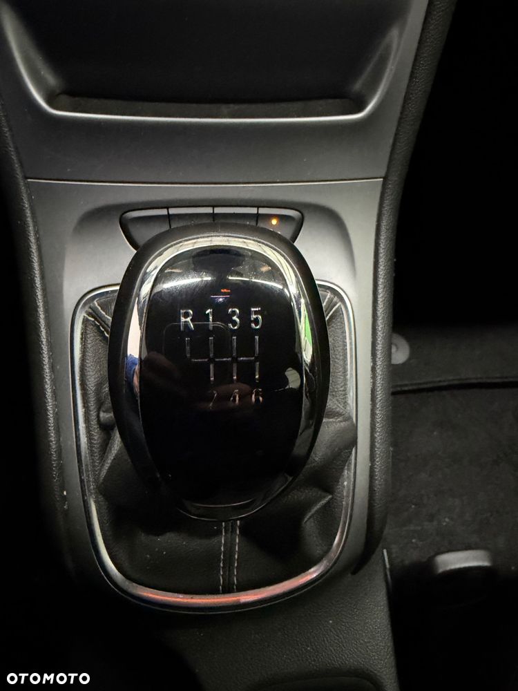 Opel Astra 1.4 Turbo Business - 25