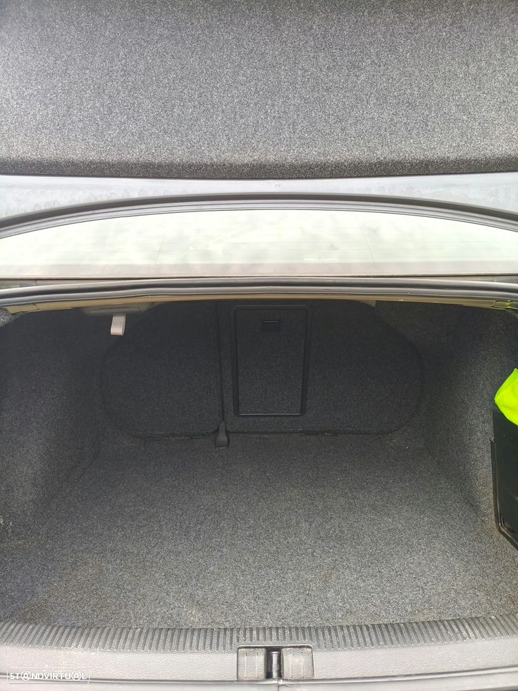 VW Jetta 1.9 TDi Confortline - 22
