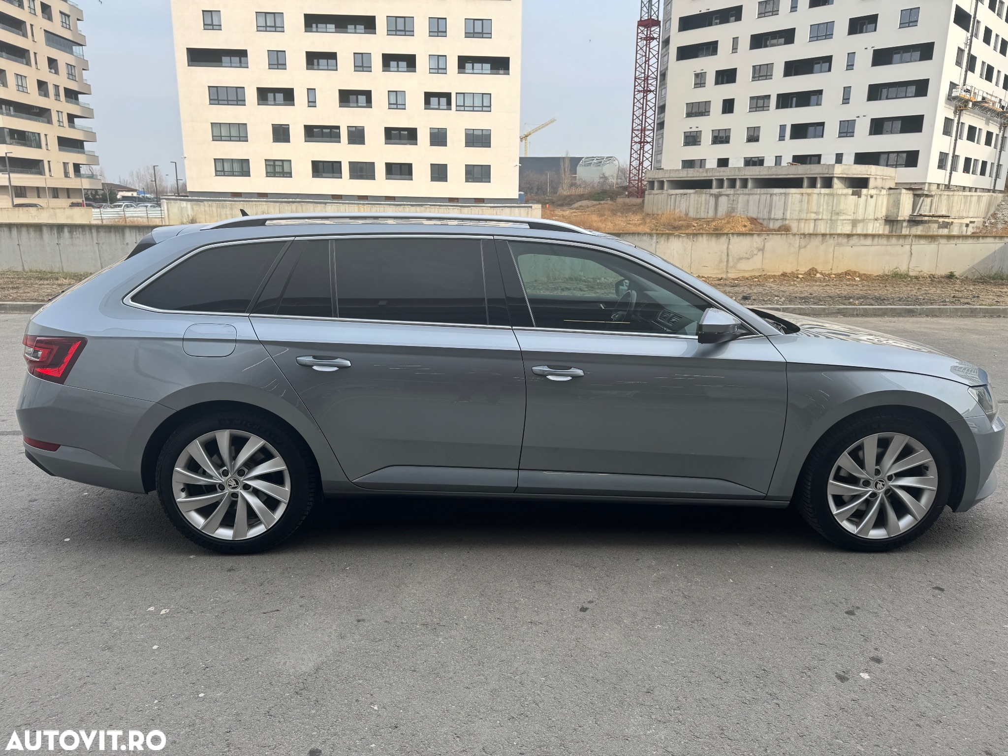 Skoda Superb Combi 2.0 TDI DSG Premium Edition - 10