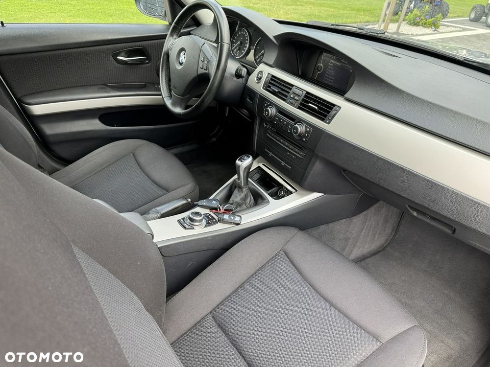 BMW Seria 3 318d - 27